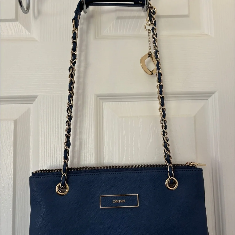 Very Pretty DKNY Black Leather Convertible Crossbody Shoulder Bag Mint Condition